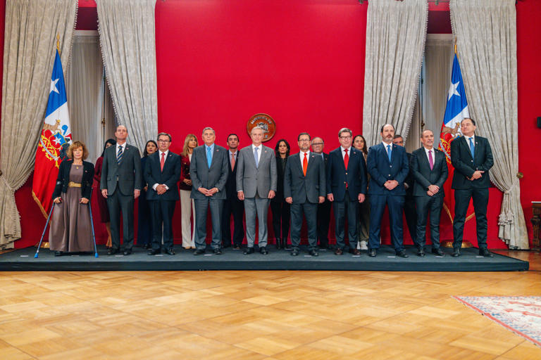 Jefa de bancada del FA carga por cambio en gabinete de Kast y pide ...