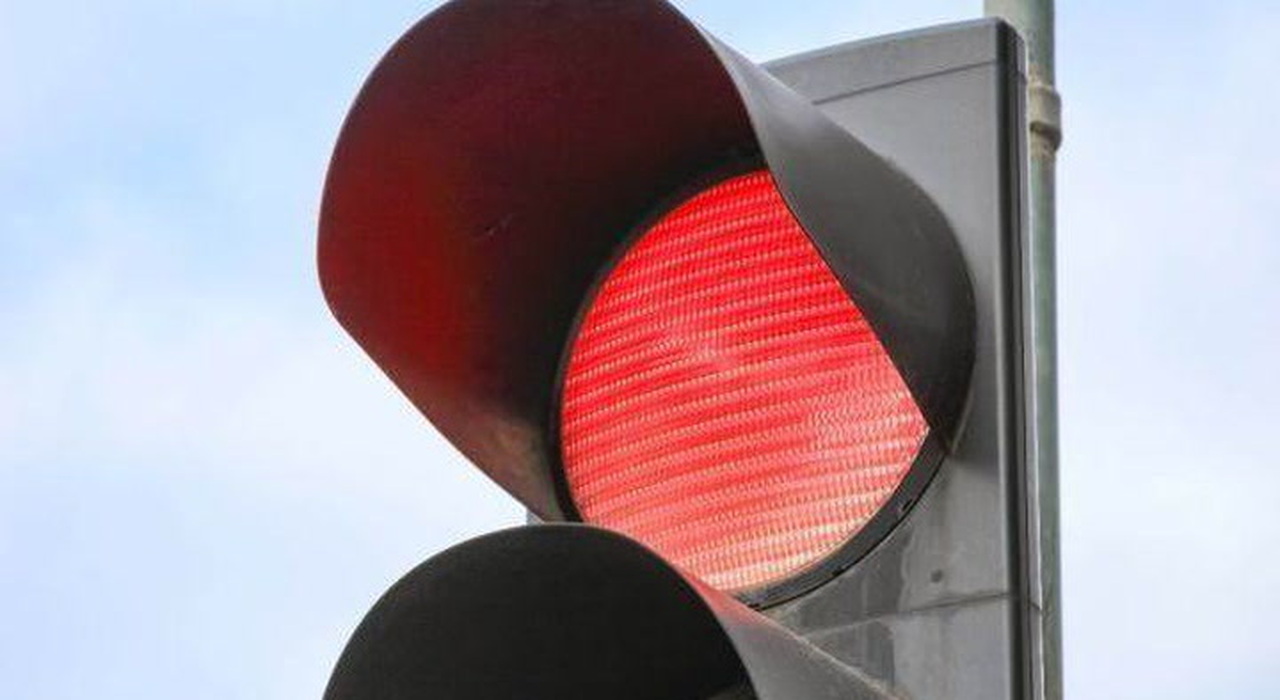 Roma, nuovi controlli per chi passa con il rosso al semaforo: cosa sono ...