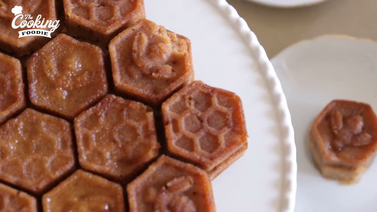 World Bee Day needs more cake like this