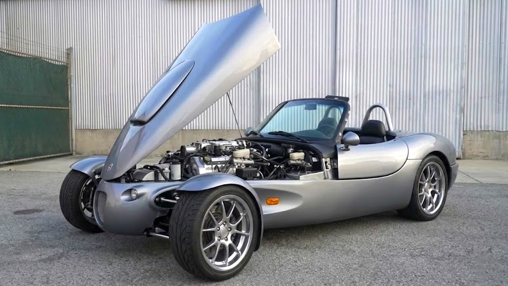 Panoz roadster with 500 HP in a lightweight body