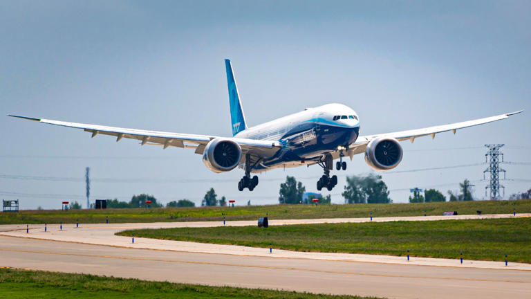 Why the Boeing 777-9 can't fly its most important routes without this ...