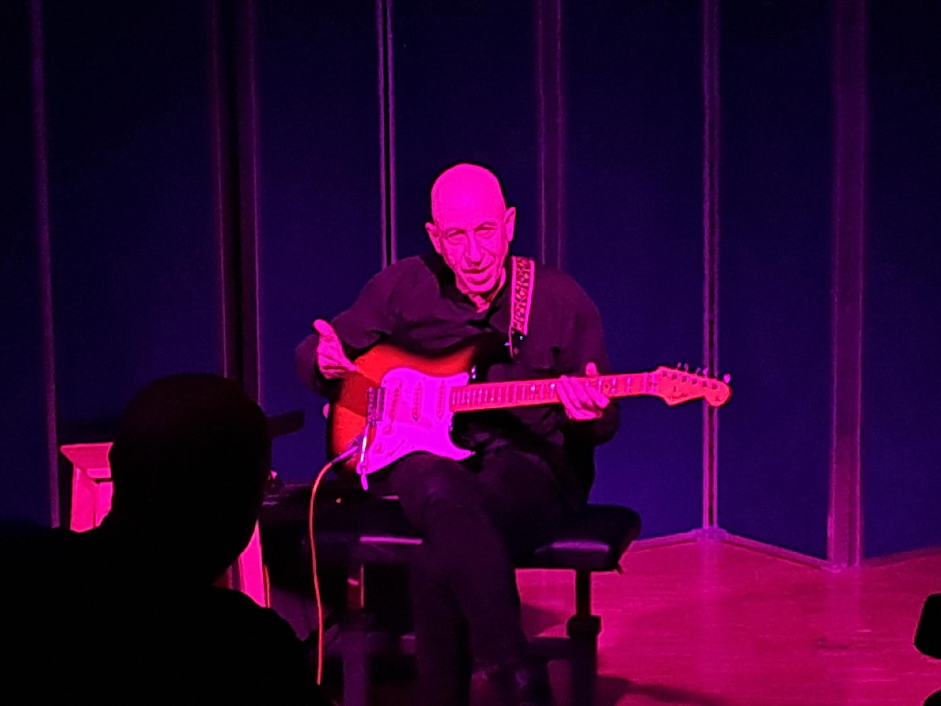 Elliot Sharp, la musica contemporanea in una chitarra