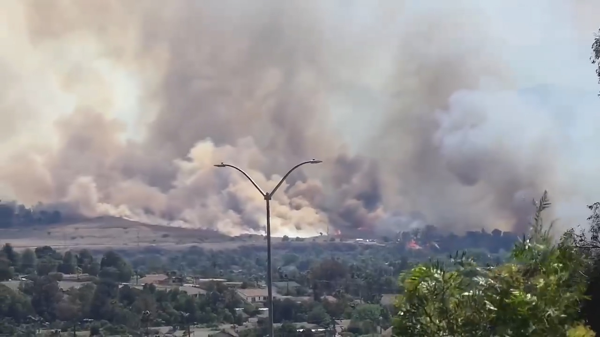 4 injured as Bain Fire grows to more than 1,300 acres in Southern ...