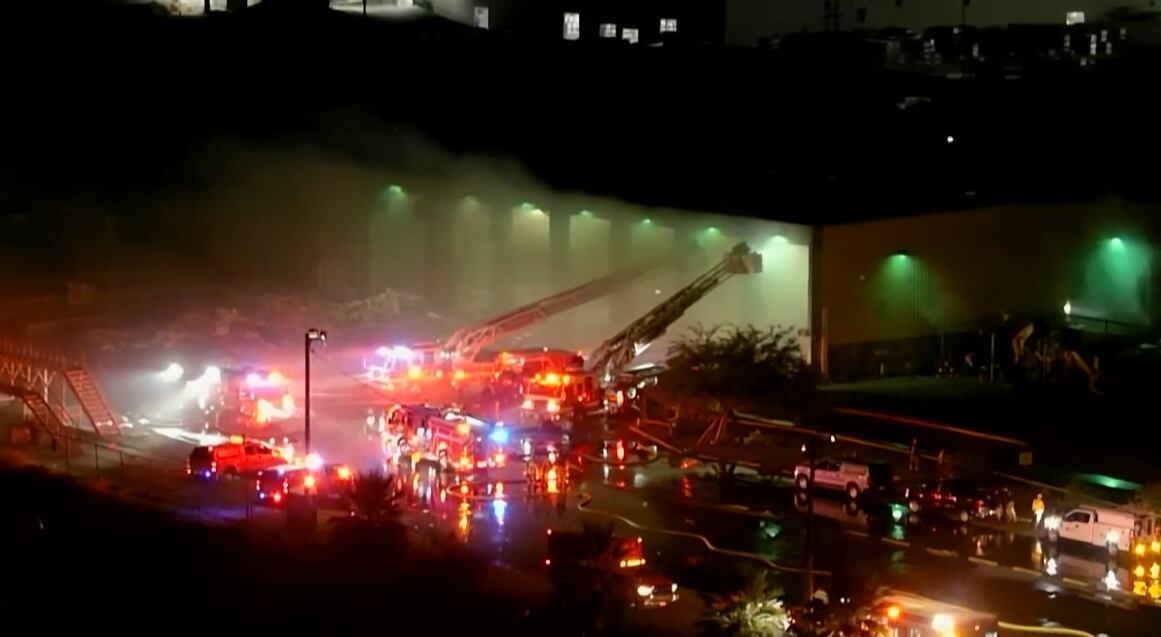 Fire at recycling station leaves heavy smoke in west Phoenix