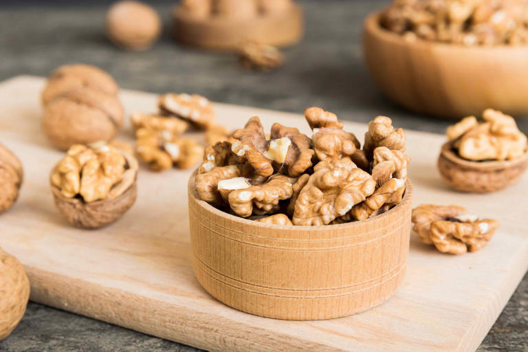 Raw vs roasted walnuts: Which is better for omega-3s and antioxidants?