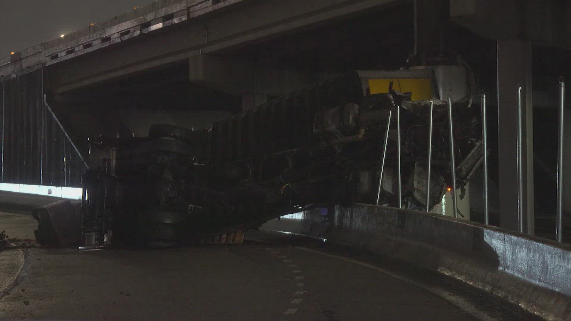 Box truck flies off I-10 onto ramp to I-45 in downtown Houston