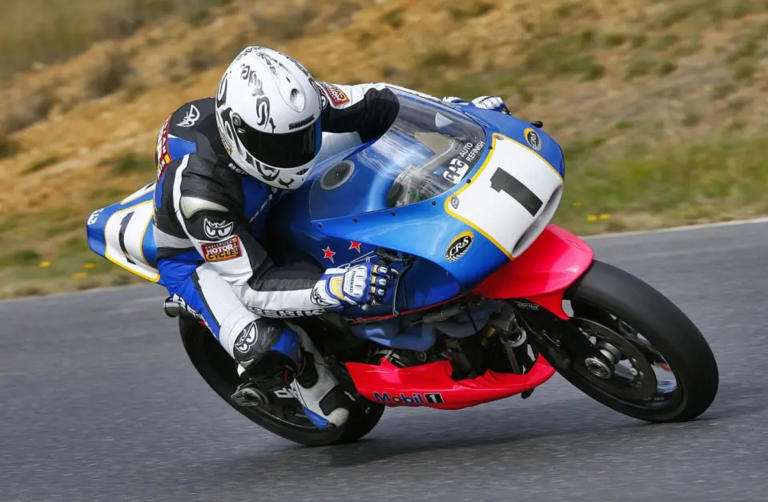 Britten V1000: la moto artigianale che sfidò i giganti del racing