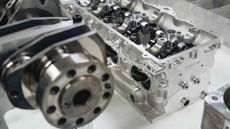 Here's how Singer turns air-cooled Porsche engines into 8,000-RPM monsters