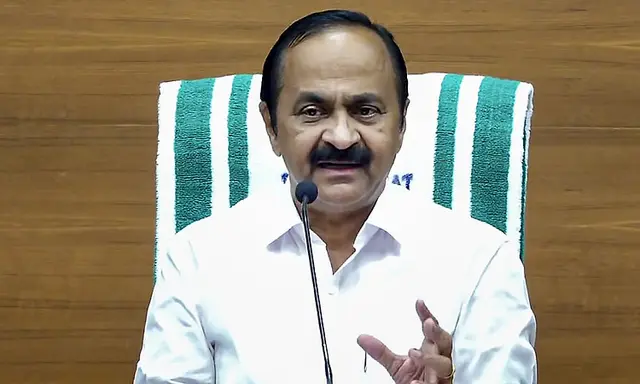 Kerala CM says UDF was unaware full rendition of Vande Mataram would be ...