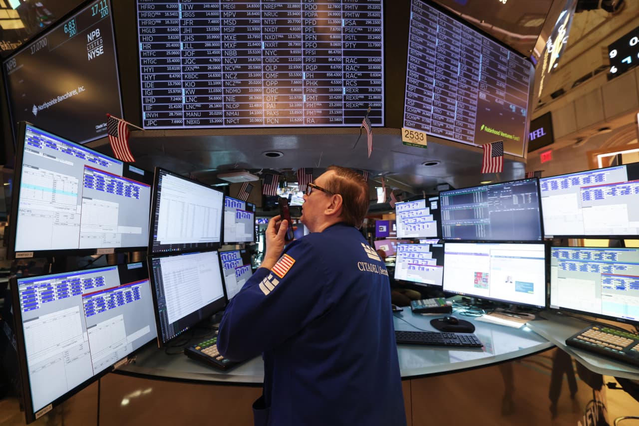 Rising bond yields are testing the Fed's credibility as key jobs data loom