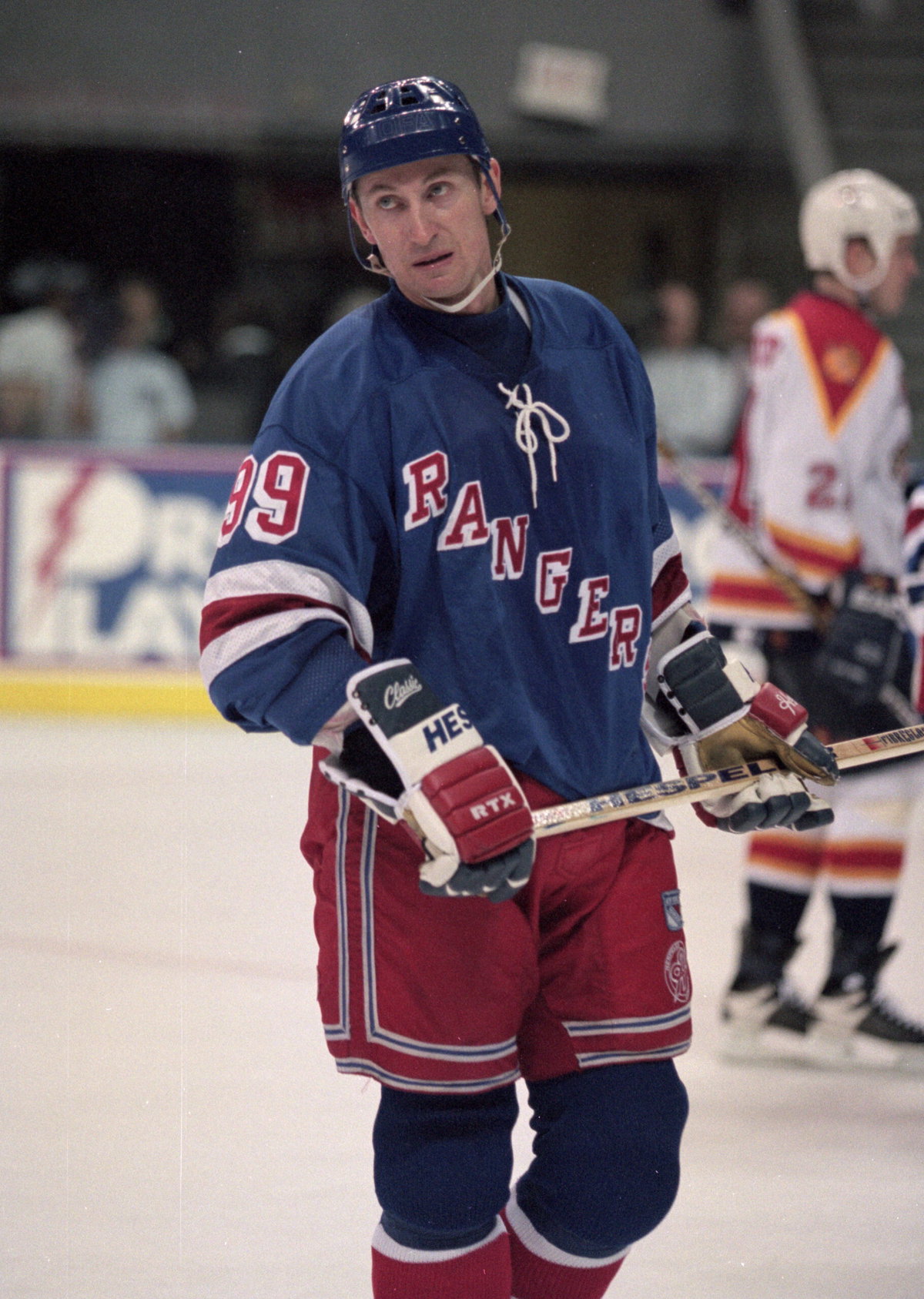 Wayne Gretzky picked his dream NHL line and left Sidney Crosby off the ...