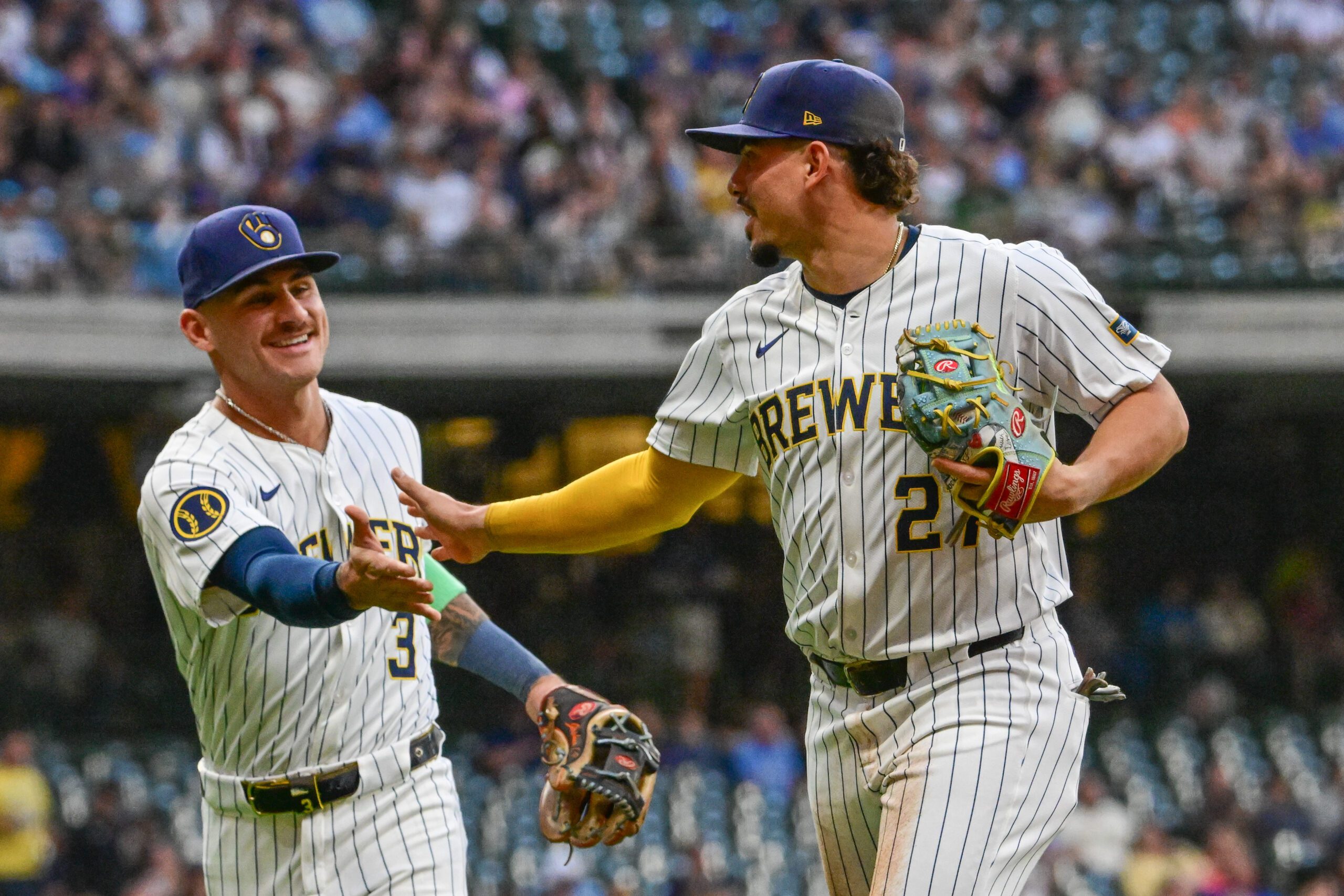 Ex-Brewers star Willy Adames leaves Giants-Diamondbacks game after ...