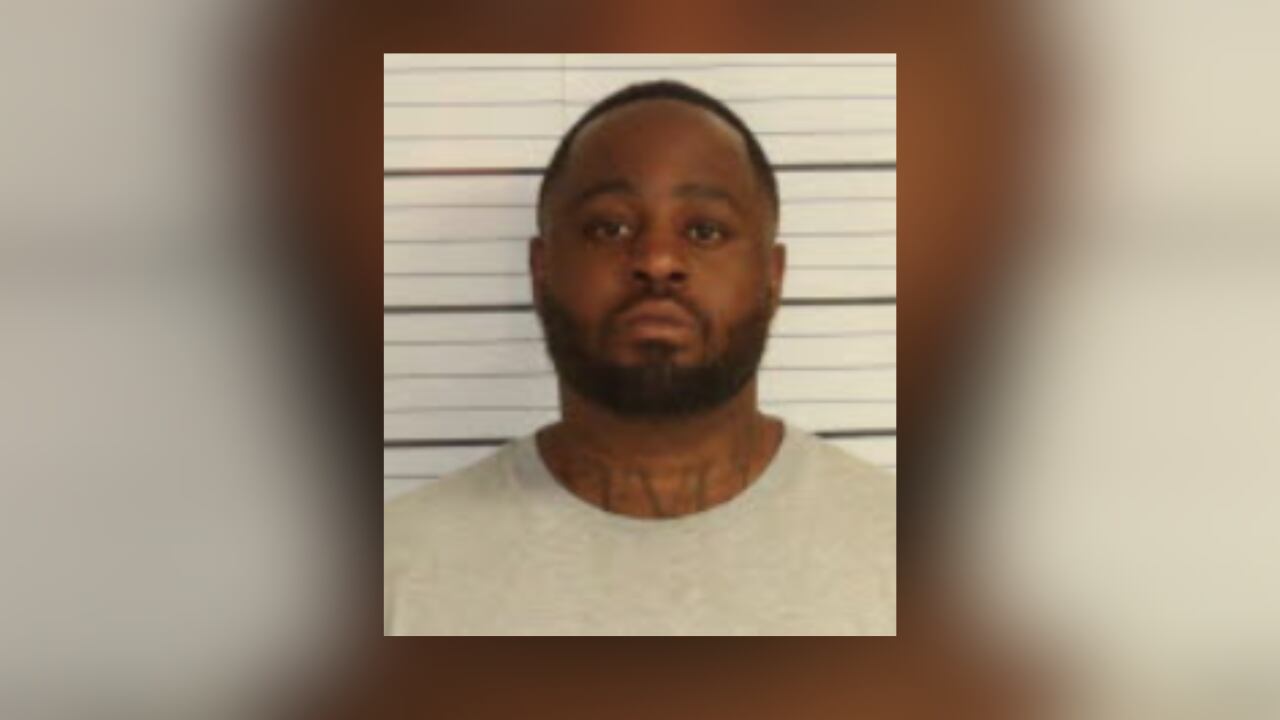Gas station clerk steals over $200 from customer’s card, MPD says