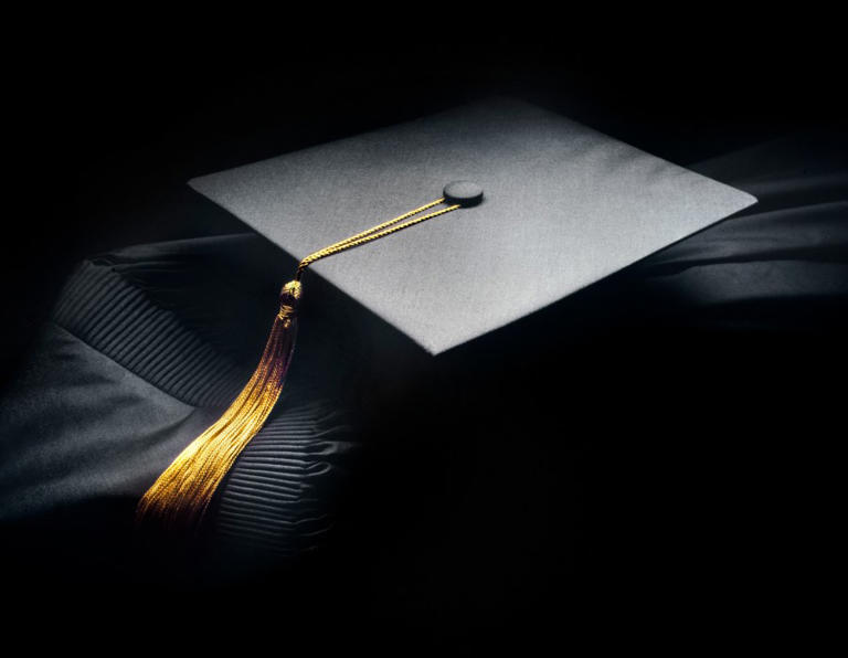 Border Report live: High school seniors stuck in ICE detention as ...