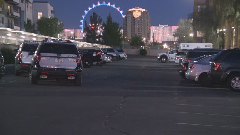 Man killed in stabbing in apartment complex east of Las Vegas Strip