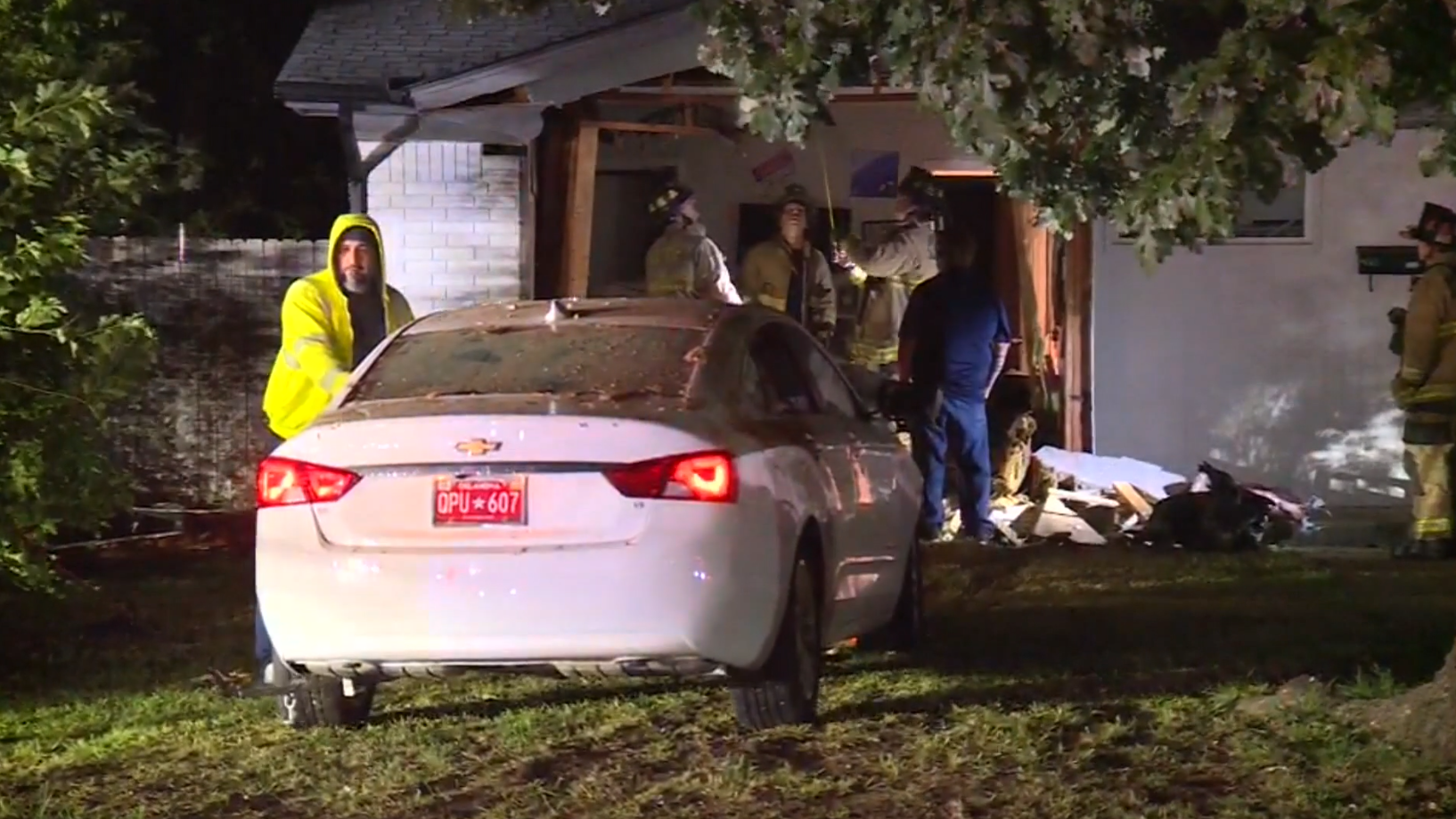 Police search for driver who crashed car into northwest Oklahoma City home