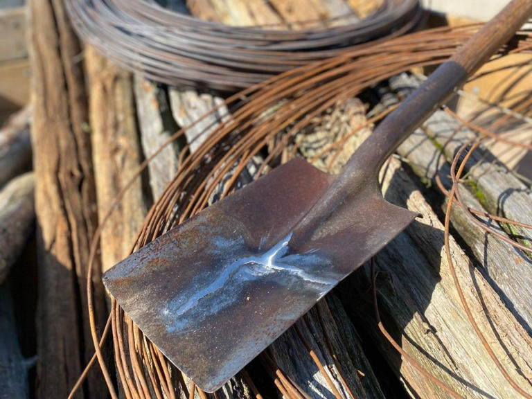 Houseworks: Sharpen, oil and repair your shovels