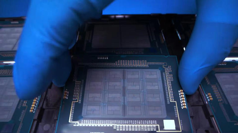 株価が1年で5倍超え。インテルがAI時代に再注目される理由