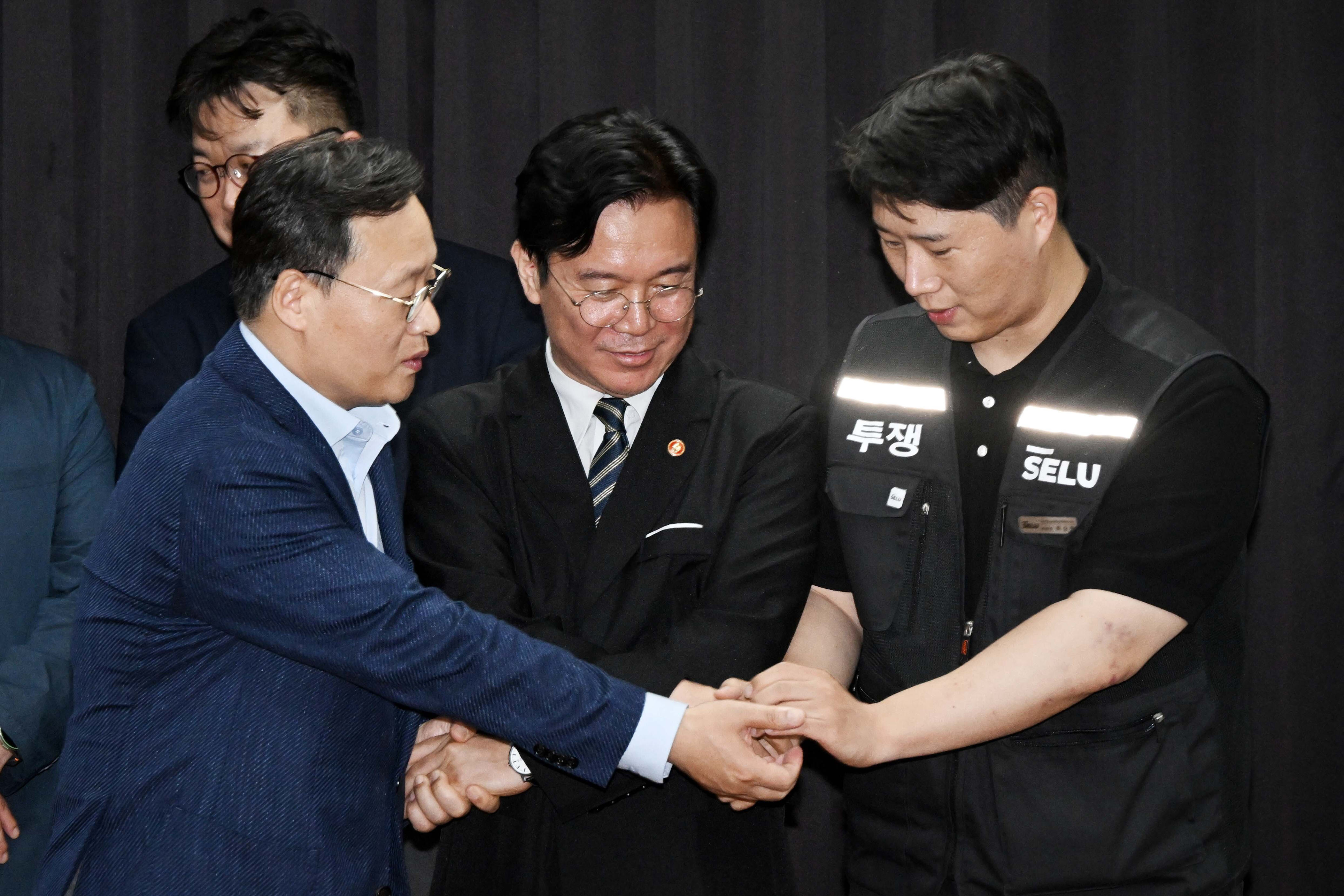 Samsung Electronics averts strike with last-minute pact