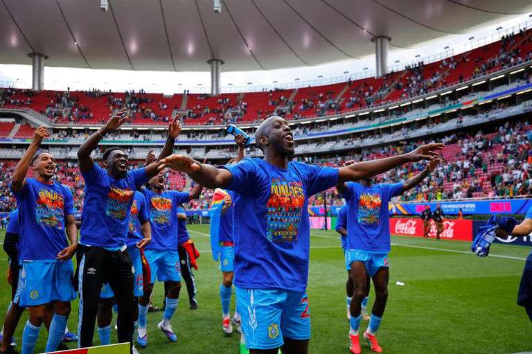 Los jugadores de la República Democrática del Congo celebran su clasificación para la Copa del Mundo durante el partido de la repesca de clasificación para la Copa Mundial de la FIFA 2026 entre la República Democrática del Congo y Jamaica en el Estadio Guadalajara el 31 de marzo de 2026 en Zapopan, México