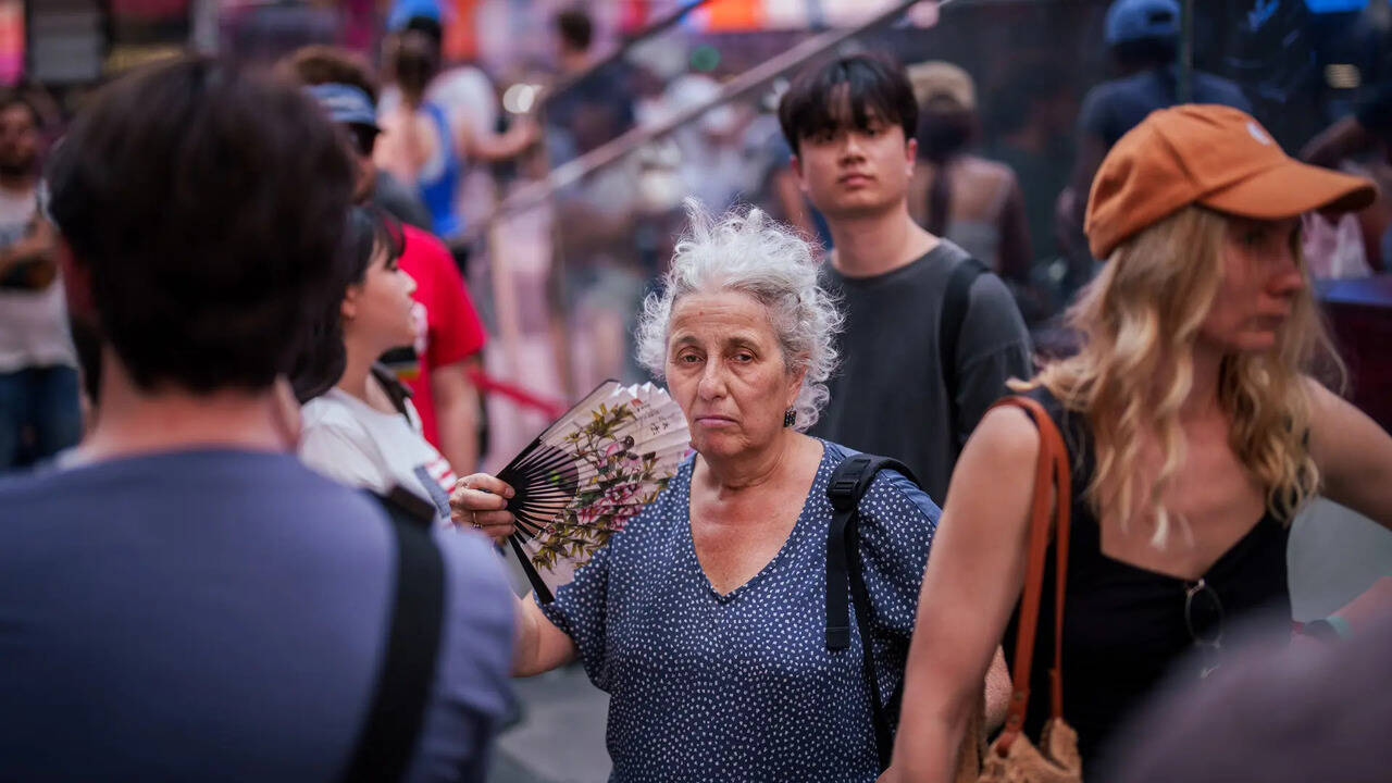 Eastern US experiences heatwave before incoming cold front and rain