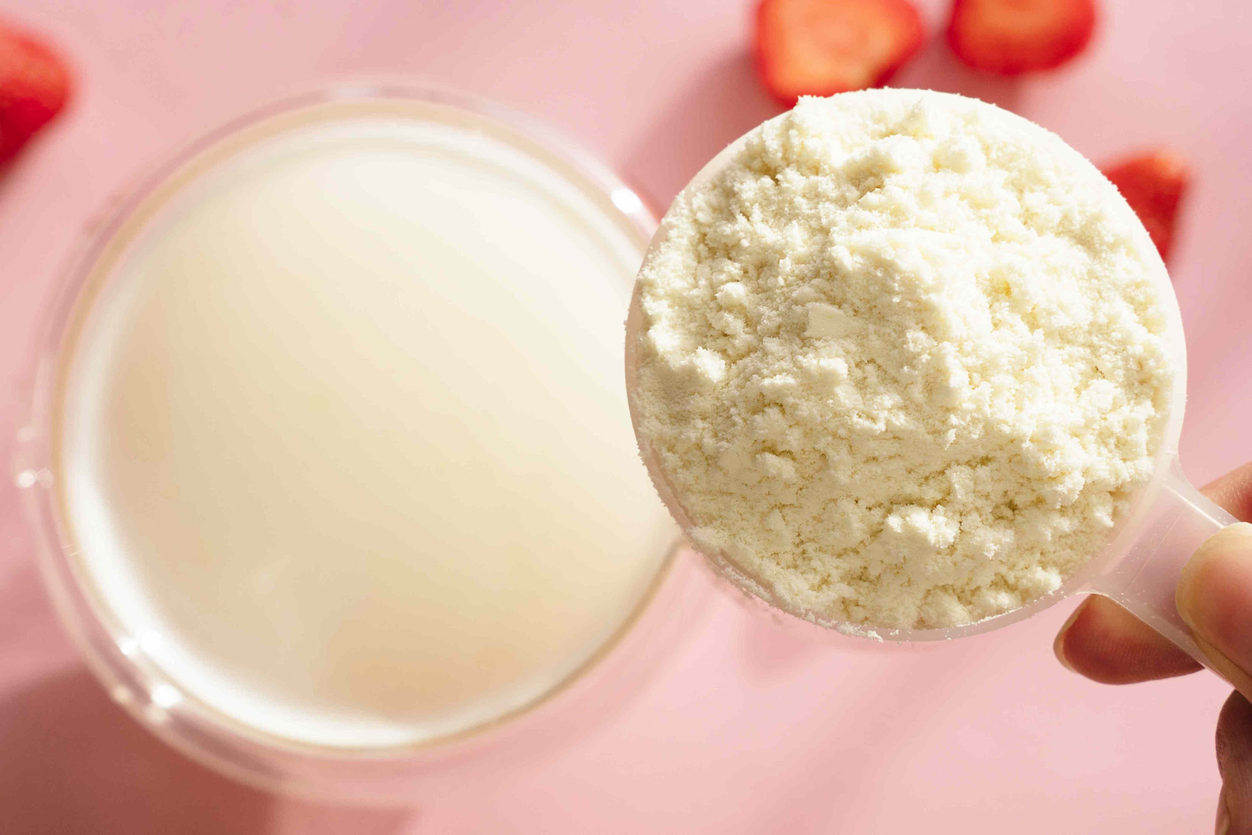 What using protein powder every day does to your body, according to ...