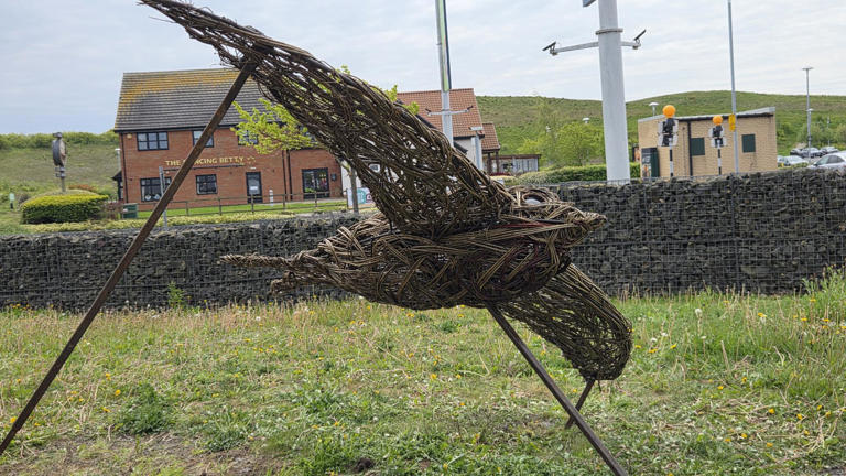 New sculpture marks return of Pollinator Park at popular retail park