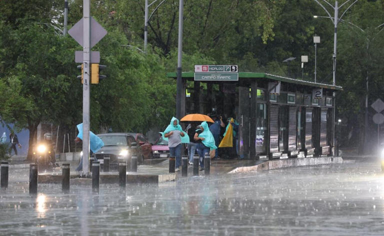 Activan doble alerta por fuertes lluvias y caída de granizo en CDMX ...