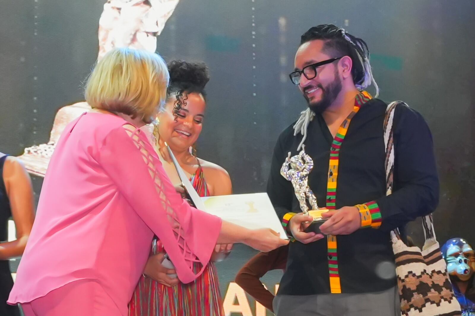 Dos periodistas de El Espectador recibieron el premio de periodismo ...