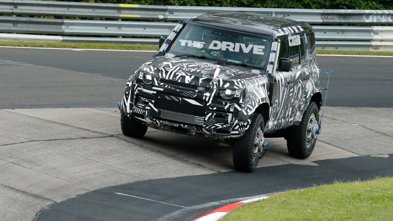 New extreme Land Rover Defender spotted absolutely flying on the ...