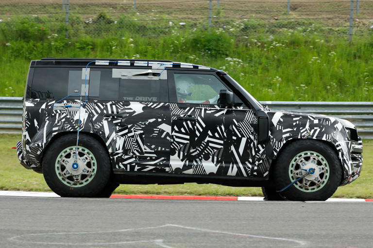 New extreme Land Rover Defender spotted absolutely flying on the ...
