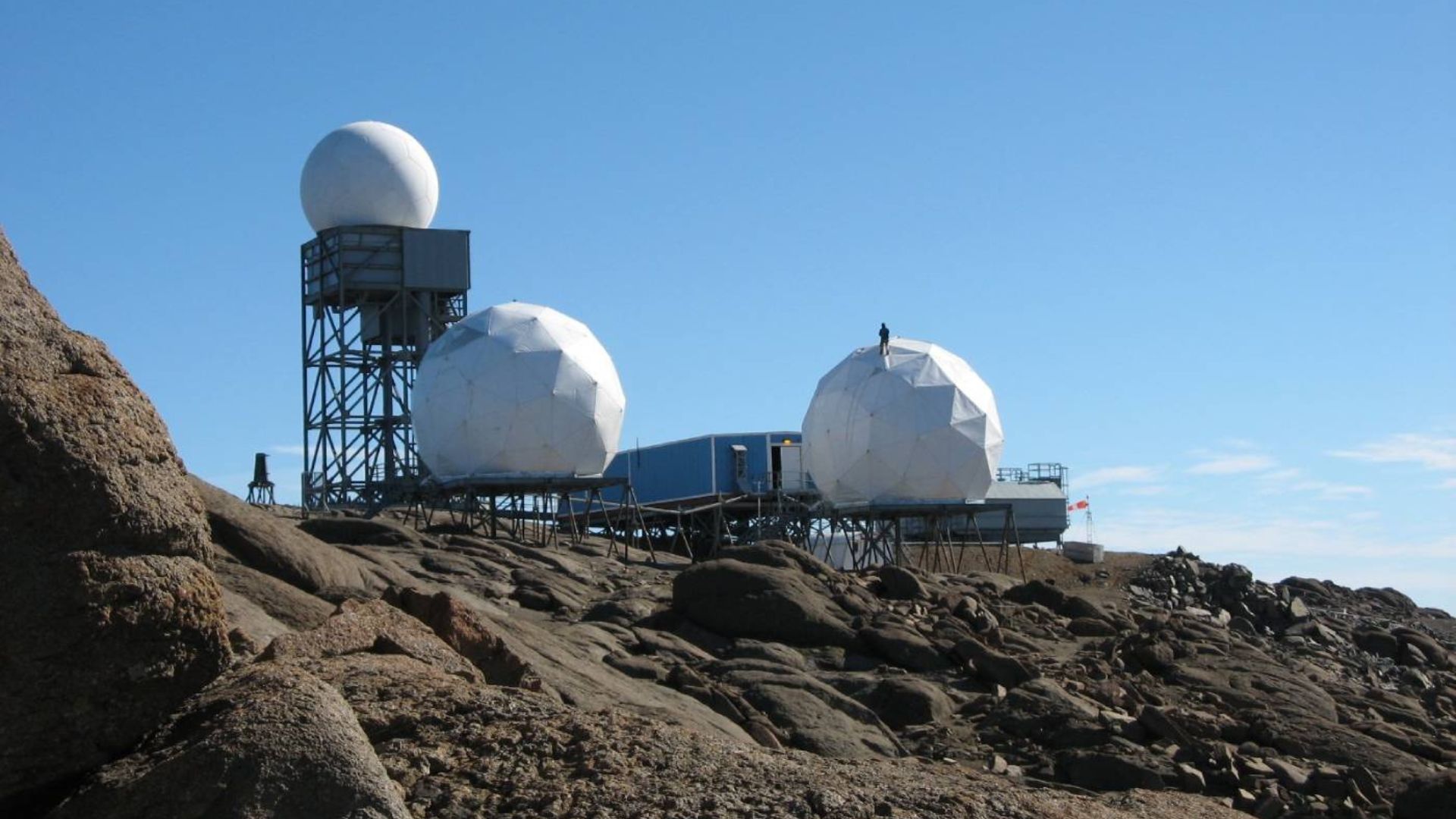 US spends $40M to rebuild Cold War-era Arctic radar for missile, low ...