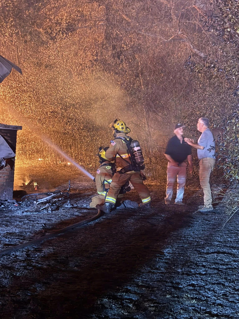 1 killed in late night house fire in Ashford