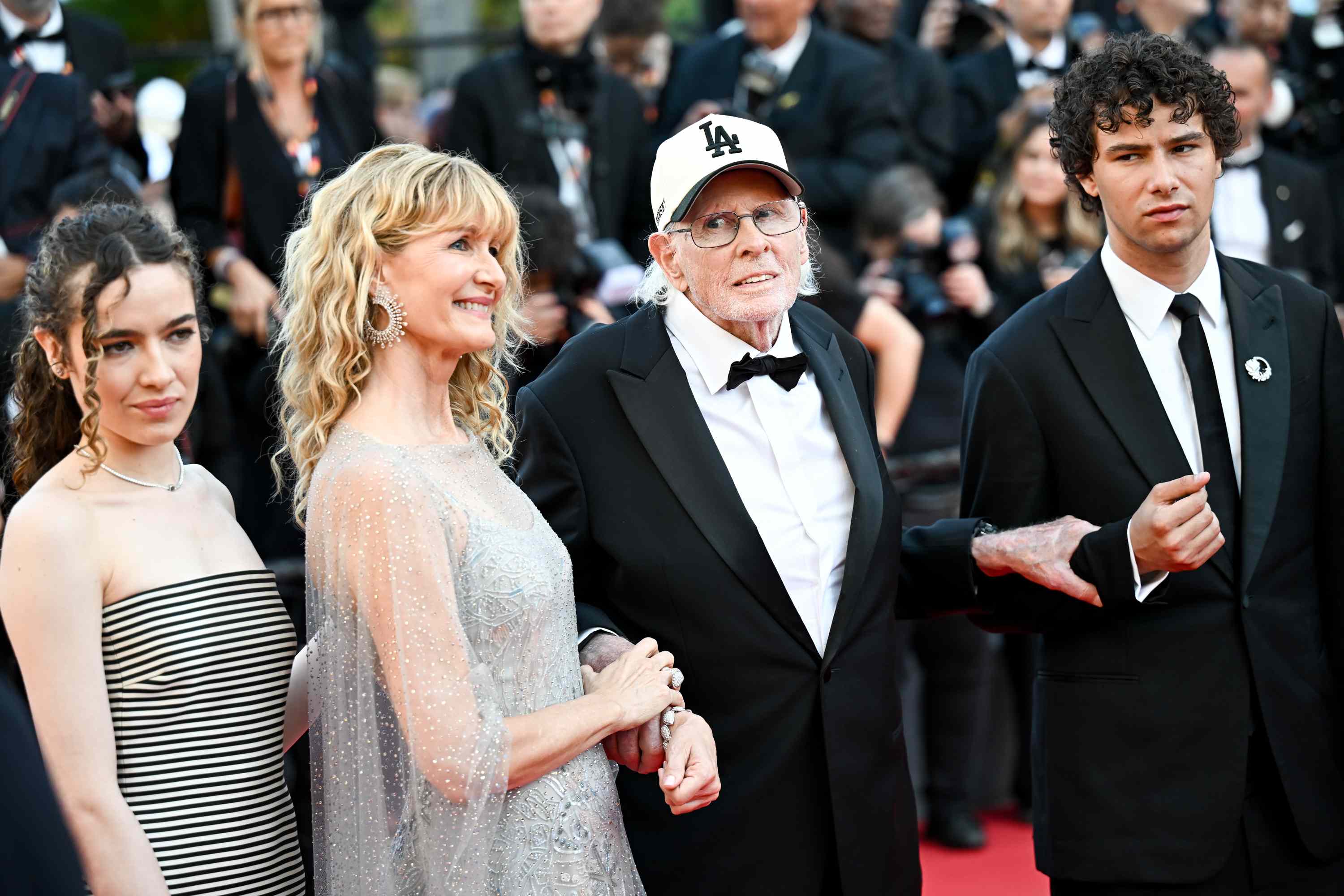 laura-dern-walks-the-cannes-red-carpet-with-her-kids-and-dad-bruce-7