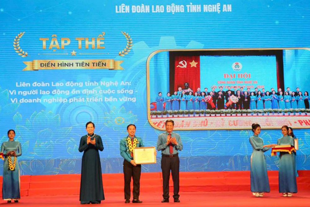 Công đoàn Nghệ An được biểu dương điển hình học và làm theo Bác