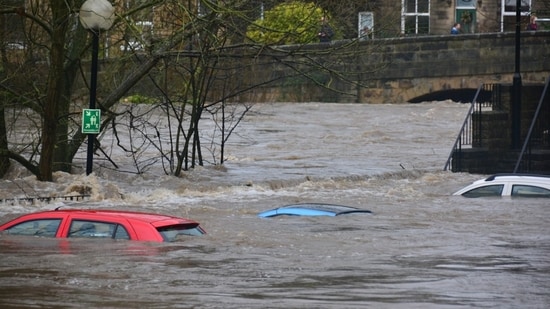 Atlanta under flash flood warning: Scary videos show cars stuck on ...