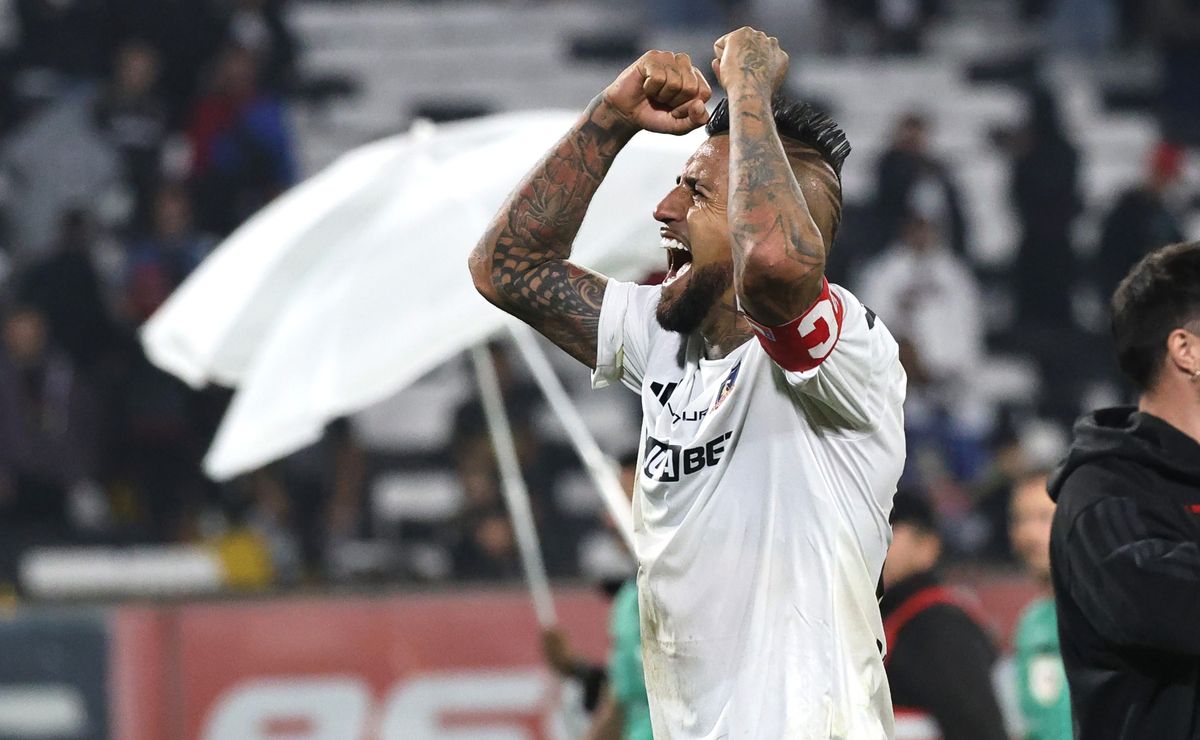 En Colo Colo le prestan ropa a Arturo Vidal en medio de nueva polémica ...
