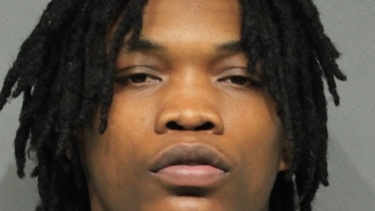 Chicago man arrested 2 months after South Shore stabbing, attempted robbery