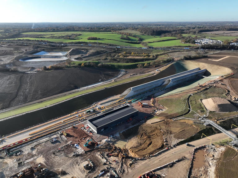 'Extraordinary failure' Aylesbury Vale MPs react to claims HS2 could be ...