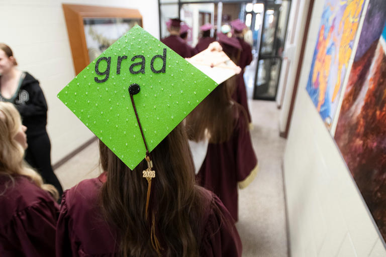 Western seniors take one last stroll through halls before graduation