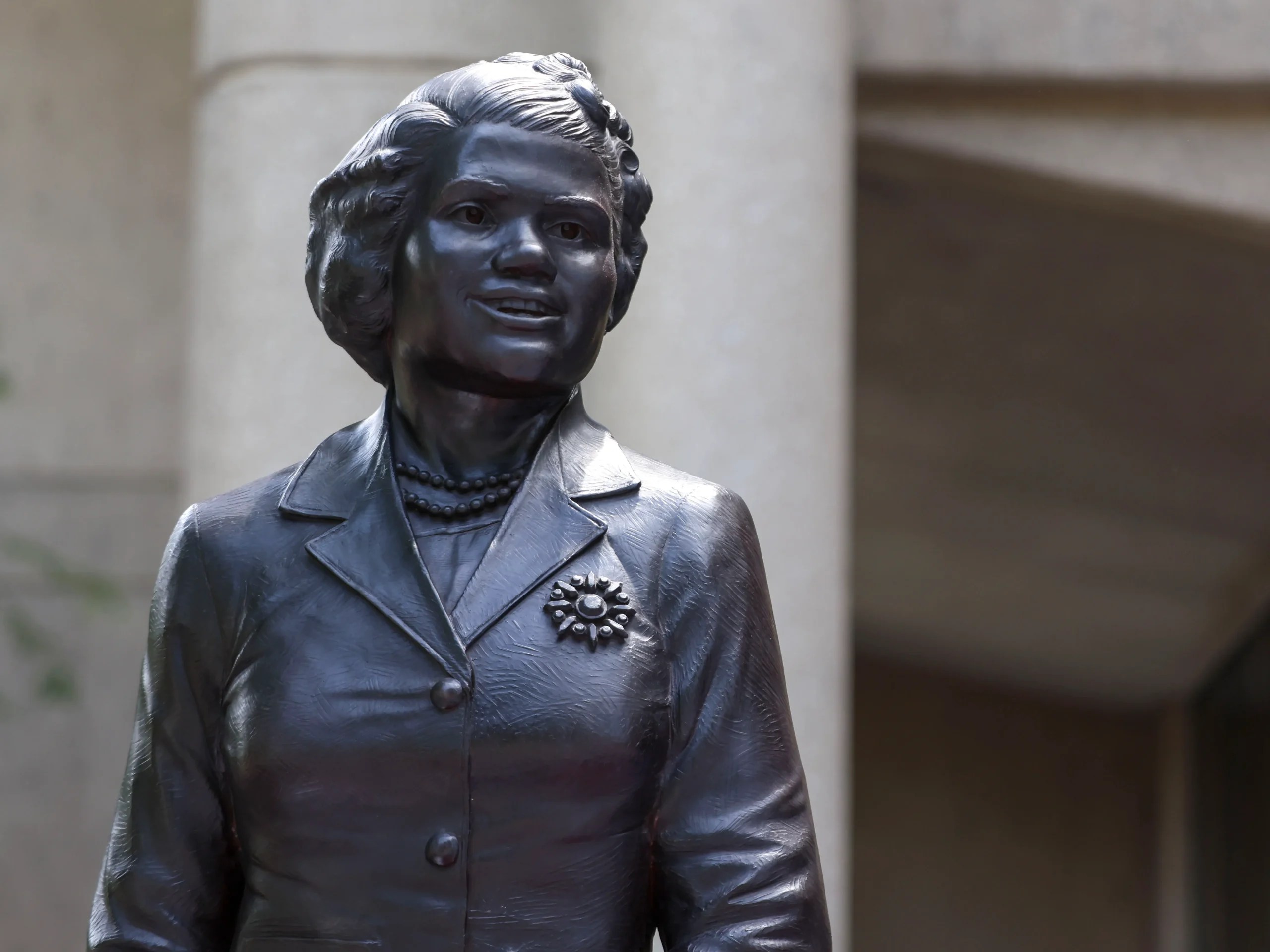 Louisville unveils first statue honoring a Black woman, celebrating ...