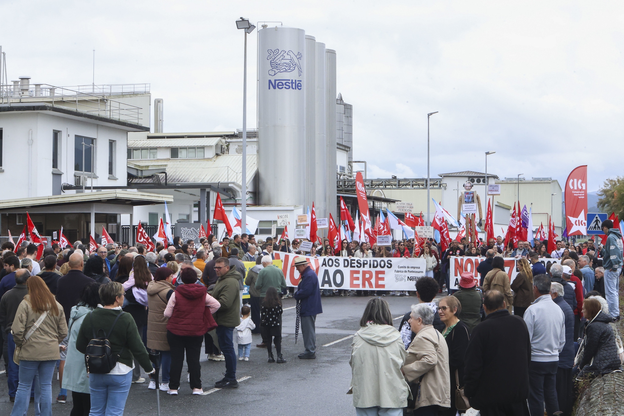 La Xunta avisa a Nestlé: el ERE en Pontecesures es difícil de entender