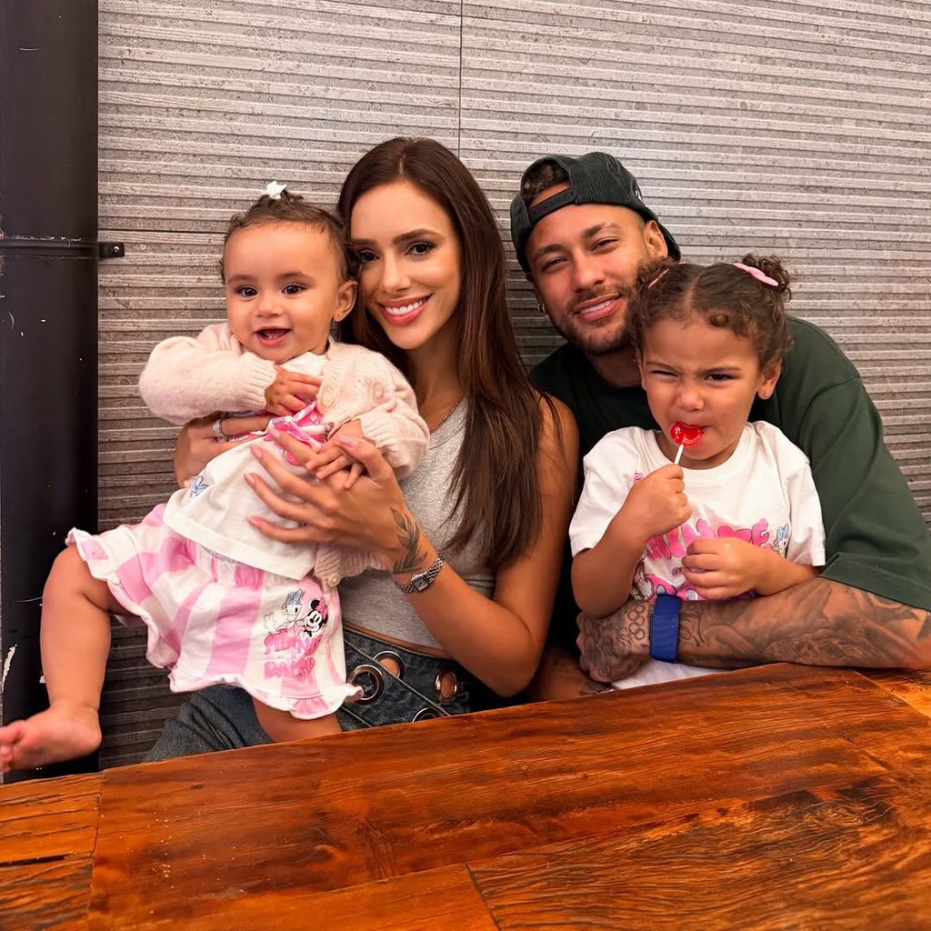 Mavie La Hijita De Neymar Y Bruna Biancardi Reacciona A La 