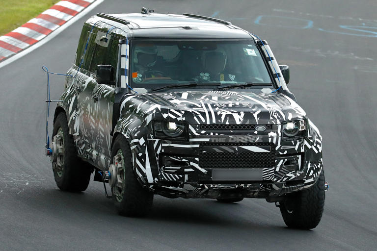 New extreme Land Rover Defender spotted absolutely flying on the ...