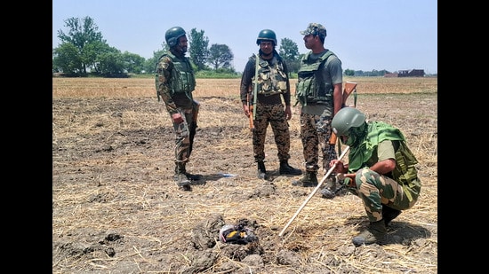2 kg heroin dropped by drone seized near IB in Jammu