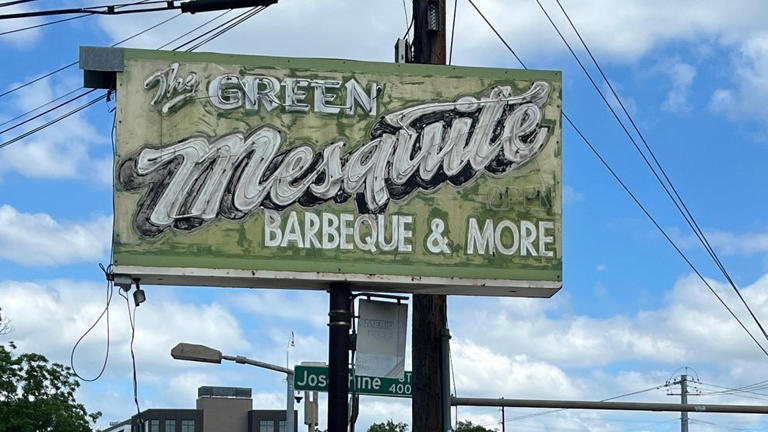 Man dies after tree falls on him near Green Mesquite BBQ
