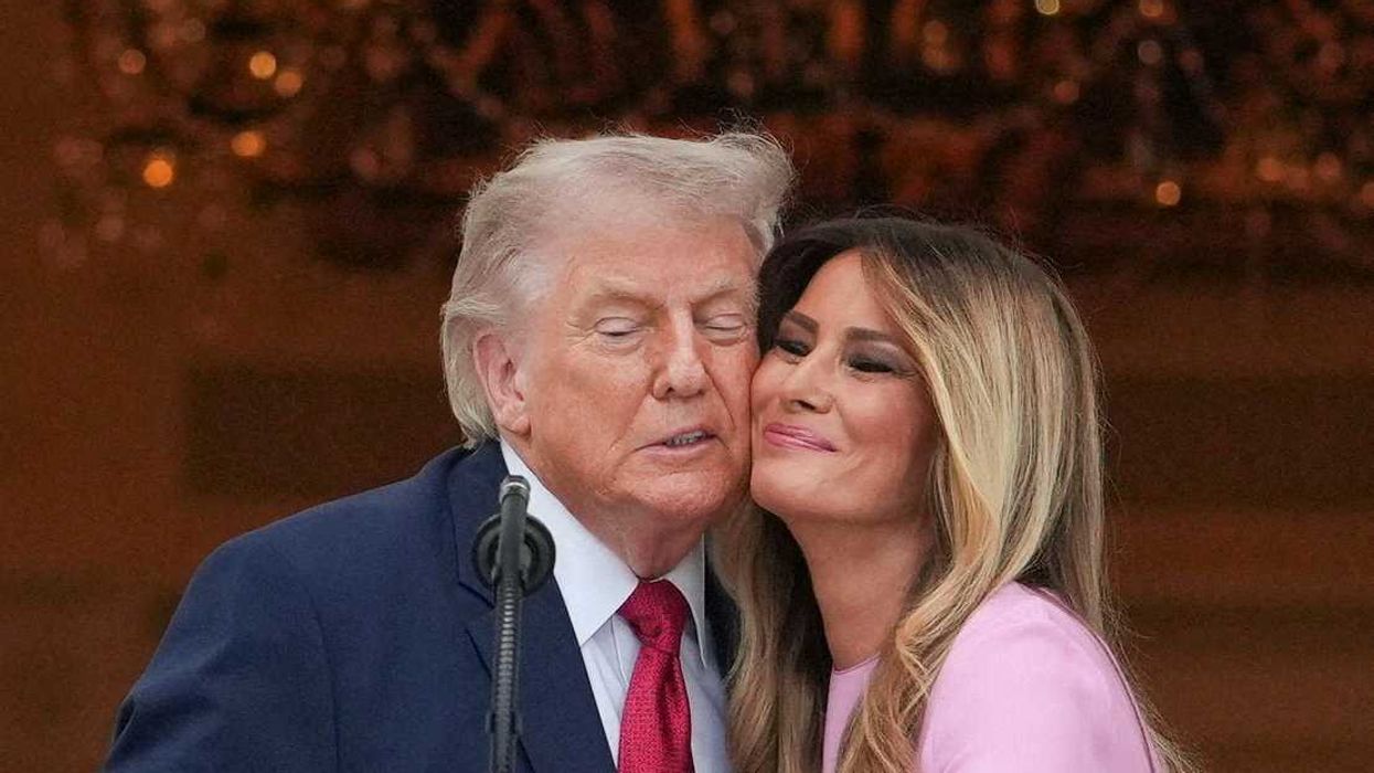 'Whoa!' Trump's 'awkward fail' with Melania catches analyst's eye
