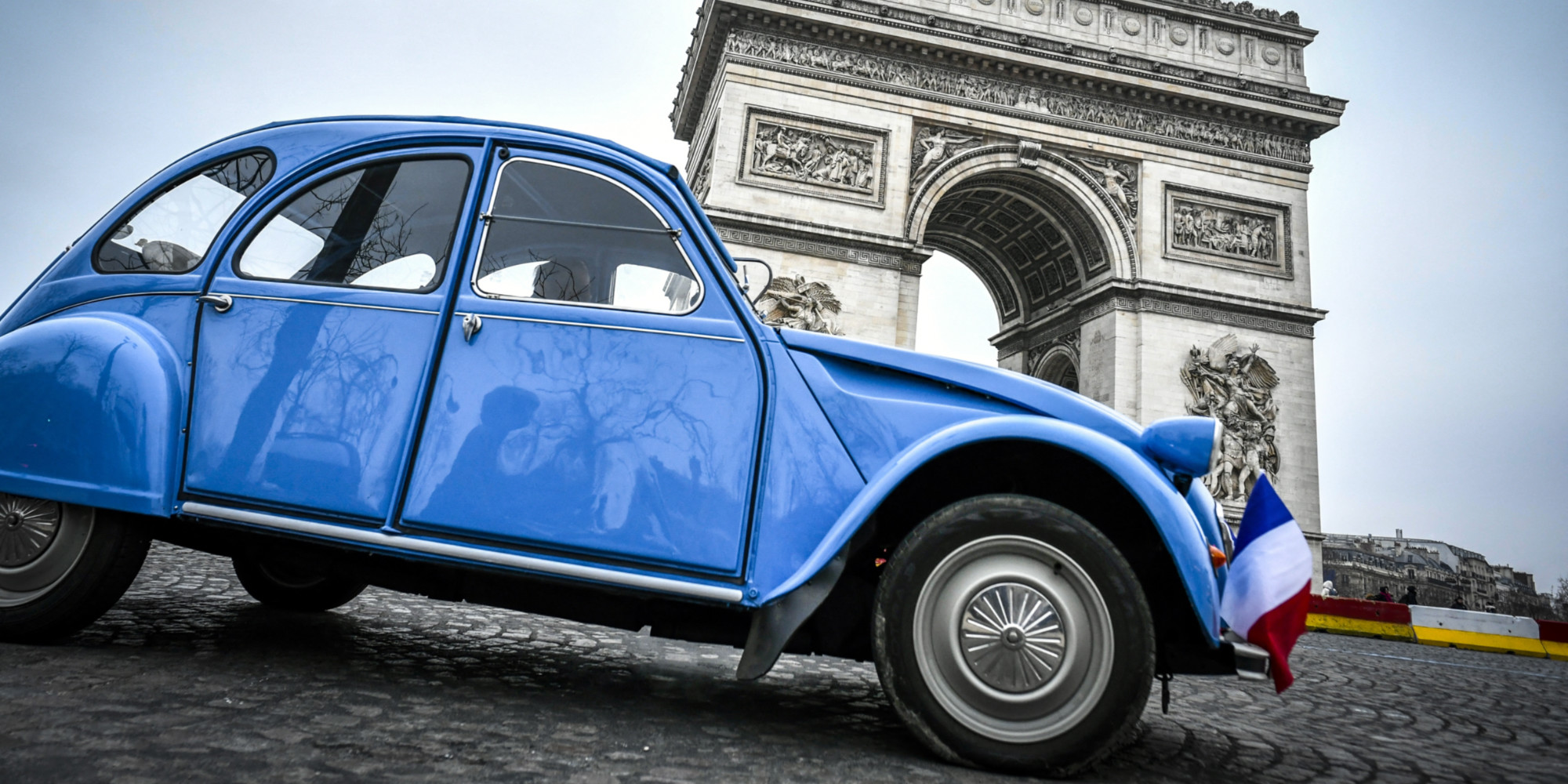 Stellantis : Citroën prépare le retour de la 2CV, icône transformée en ...