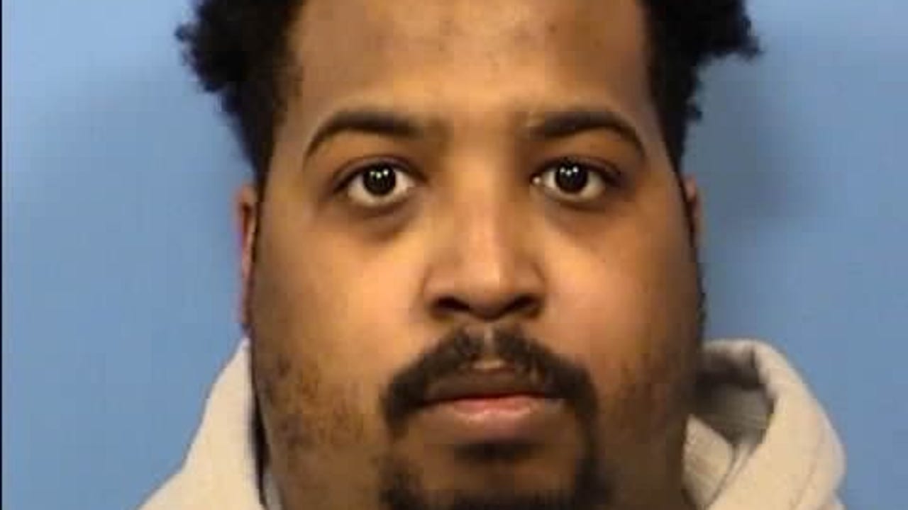 Chicago man sentenced to 18 years for 2021 Oak Brook Mall shooting ...