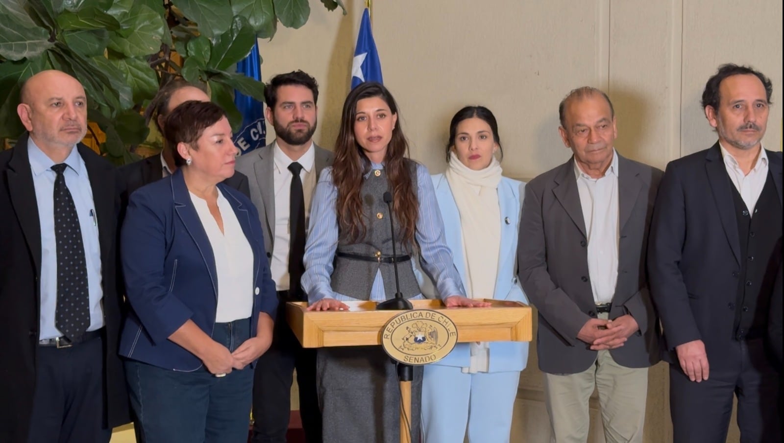 Senadores del PS, PC, FA y PPD anuncian rechazo a la idea de legislar ...